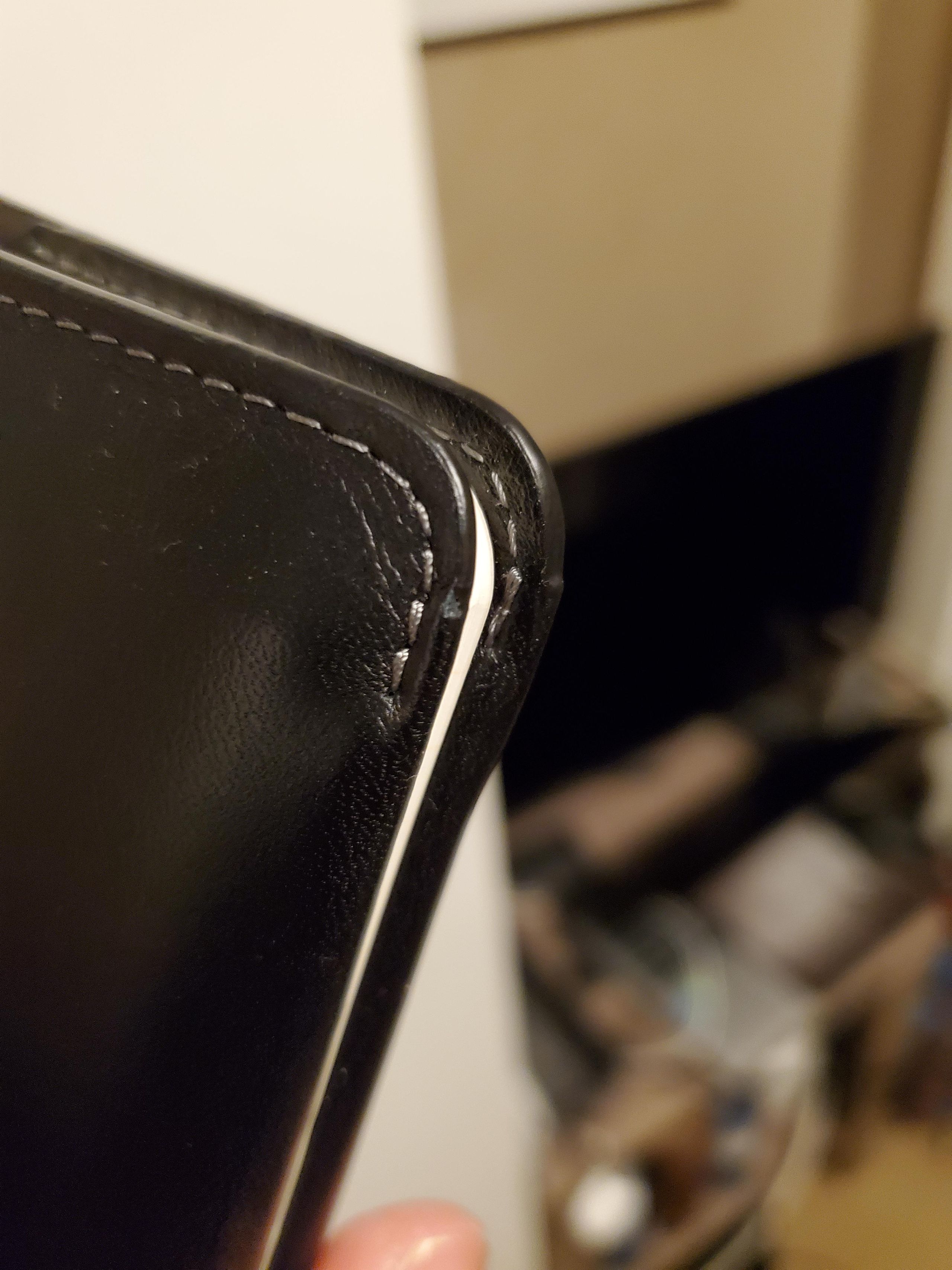 Bellroy wallet showing quality degradation with peeling and wear issues over time