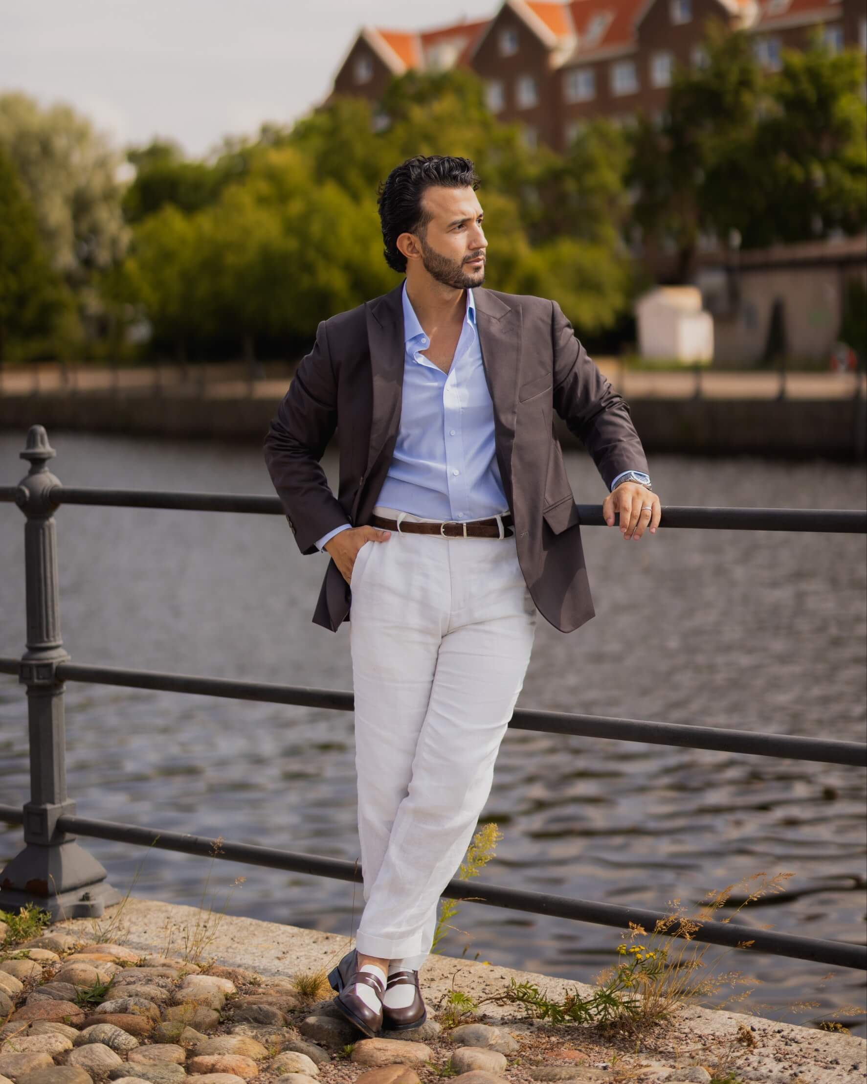 Creative professional in business casual statement outfit - the ideal Claudio Lugli shirt scenario