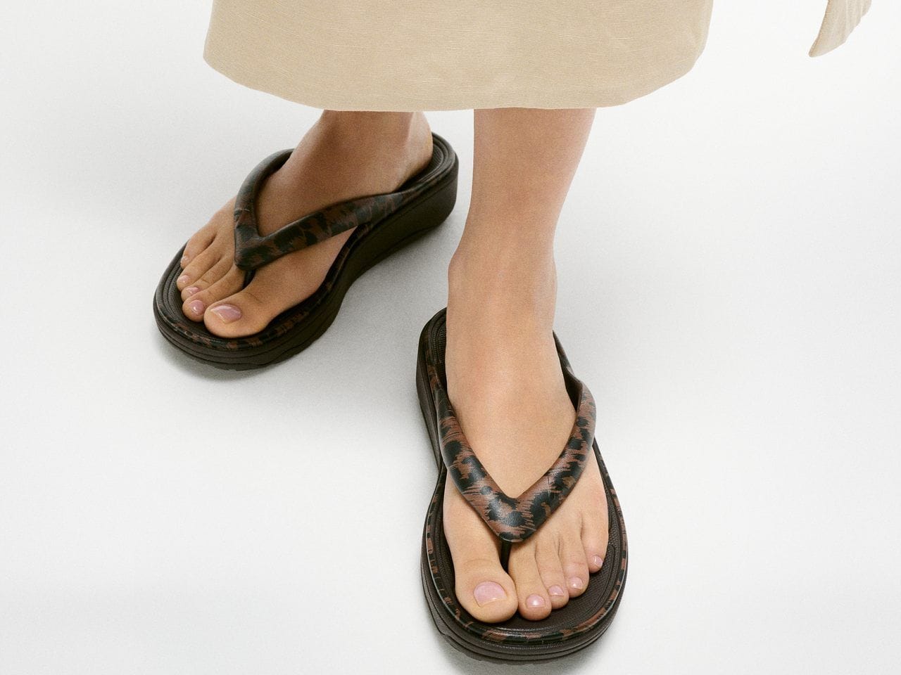 FitFlop RELIEFF Recovery Toe-Post Sandals detailed review showcasing build quality