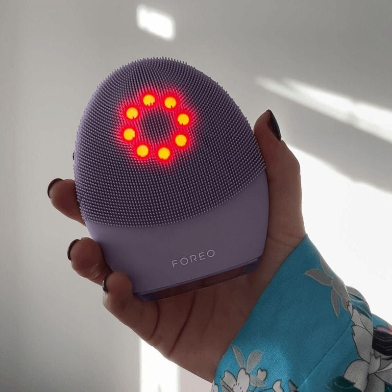 Foreo Luna 4 Plus facial cleansing brush with microcurrent and thermo cleansing device