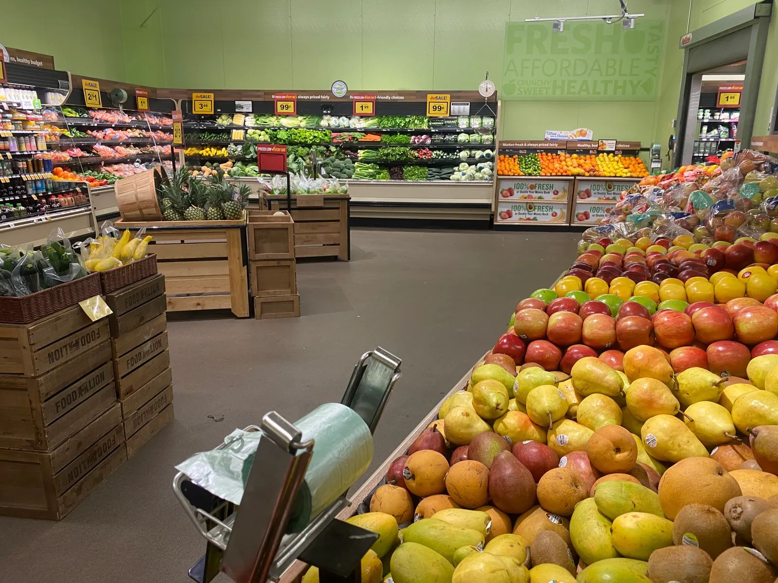 Food Lion walk-in produce cooler displaying fresh vegetables and leafy greens for retail differentiation