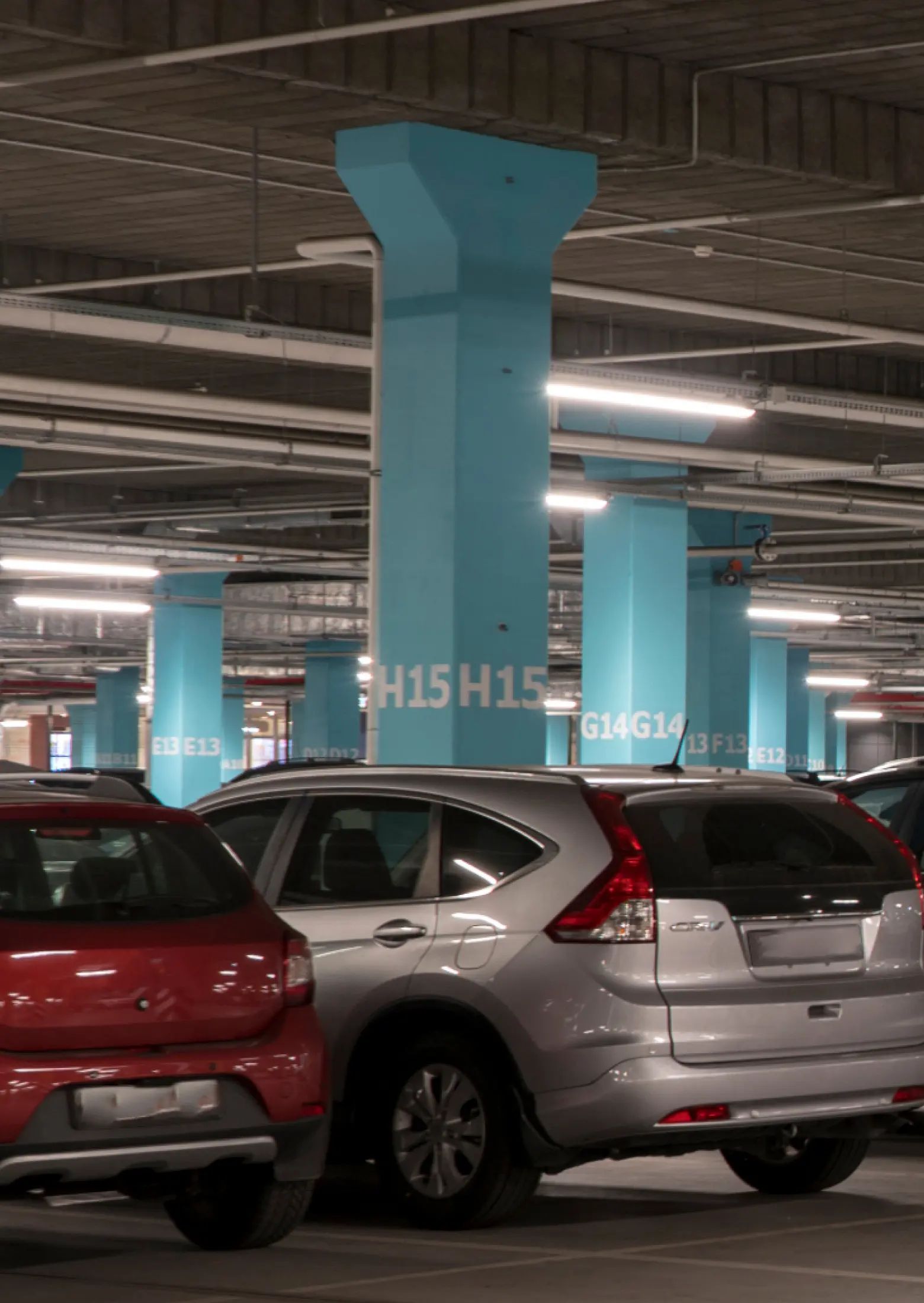 Onepark airport parking booking website interface showing best price search feature