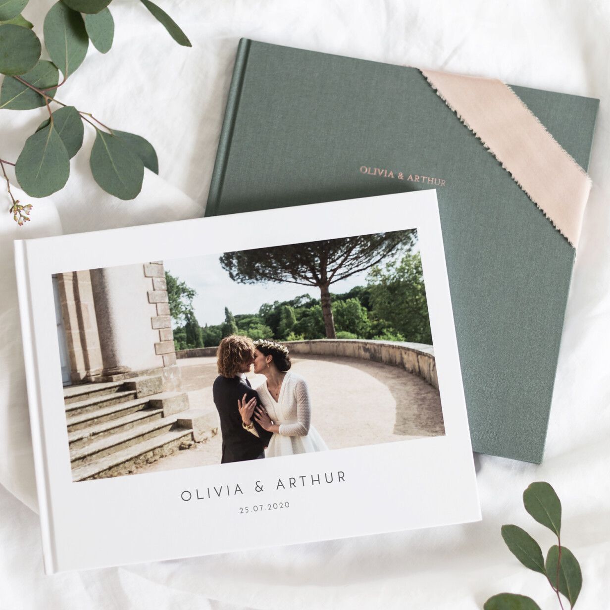 Rosemood premium wedding photo album featuring hardcover binding and elegant page design